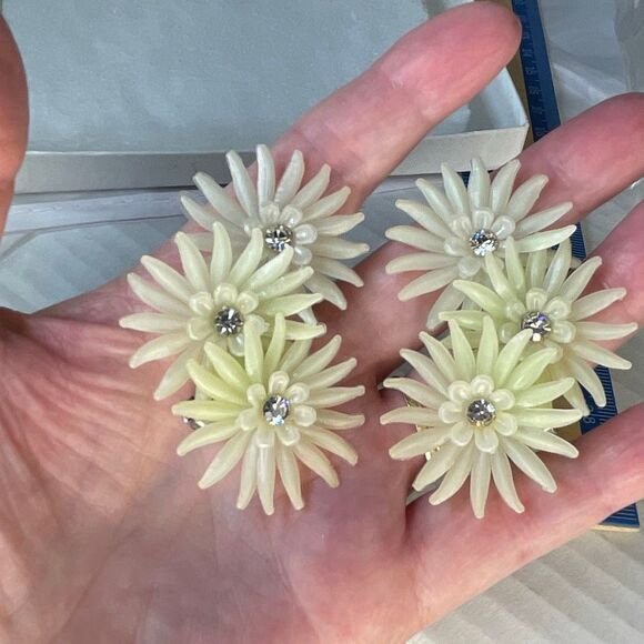 VTG Three flower climber Mod earrings clip style - Picture 5 of 7